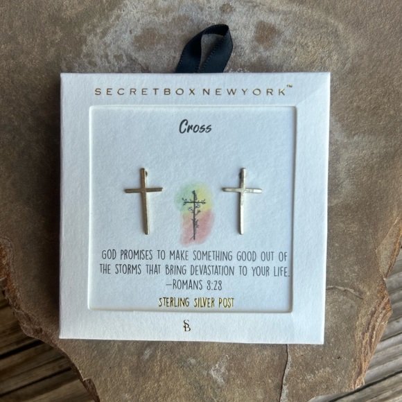 Goldtone Cross Stud Earrings NWT - Picture 6 of 9